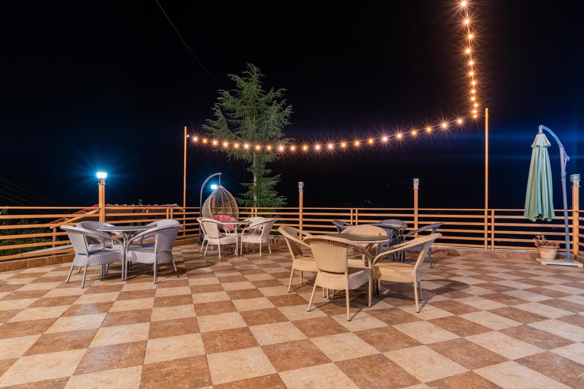 Hotel Wood Crista Kufri Near An Apple Orchard Exterior foto