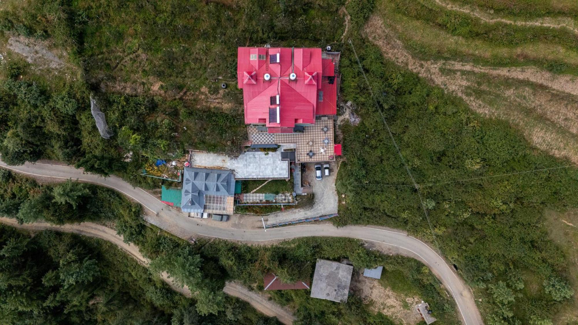 Hotel Wood Crista Kufri Near An Apple Orchard Exterior foto